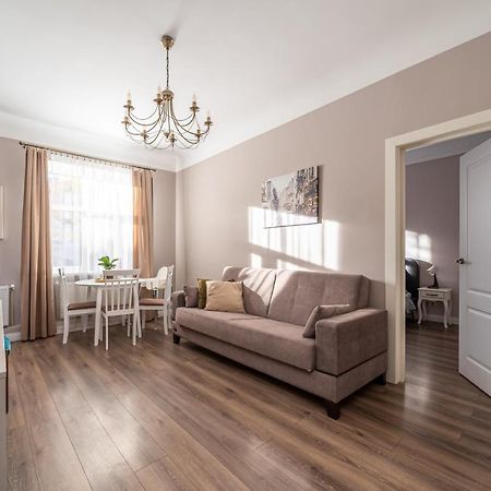Stylish Latvian Classic 1-Bedroom Apartment Near City Center, Parks & Public Transport Links Рига Экстерьер фото