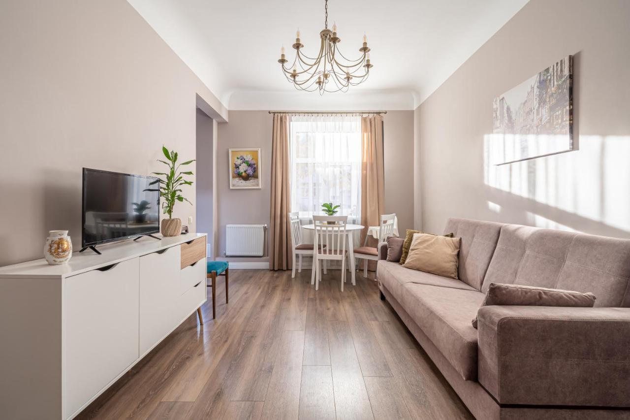 Stylish Latvian Classic 1-Bedroom Apartment Near City Center, Parks & Public Transport Links Рига Экстерьер фото