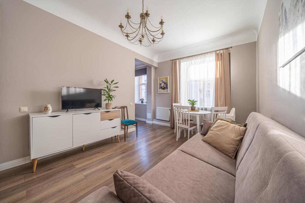 Stylish Latvian Classic 1-Bedroom Apartment Near City Center, Parks & Public Transport Links Рига Экстерьер фото
