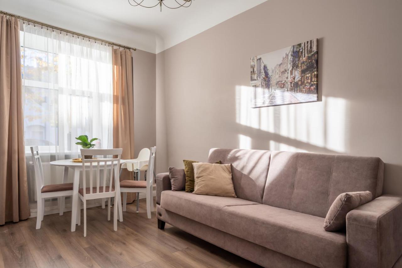 Stylish Latvian Classic 1-Bedroom Apartment Near City Center, Parks & Public Transport Links Рига Экстерьер фото