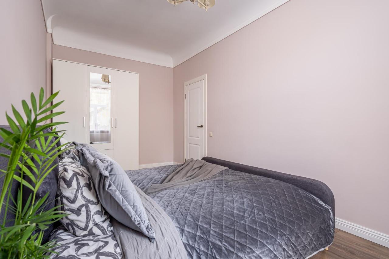Stylish Latvian Classic 1-Bedroom Apartment Near City Center, Parks & Public Transport Links Рига Экстерьер фото