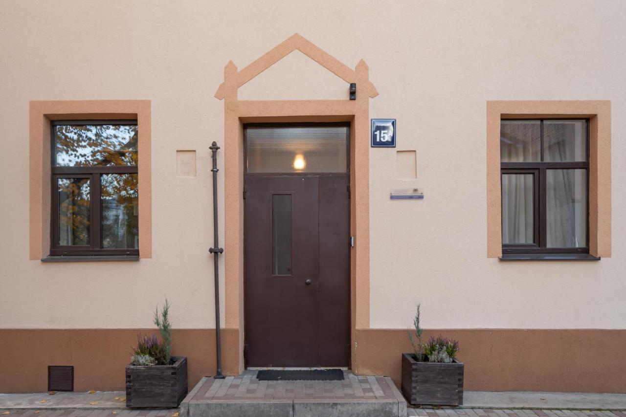Stylish Latvian Classic 1-Bedroom Apartment Near City Center, Parks & Public Transport Links Рига Экстерьер фото