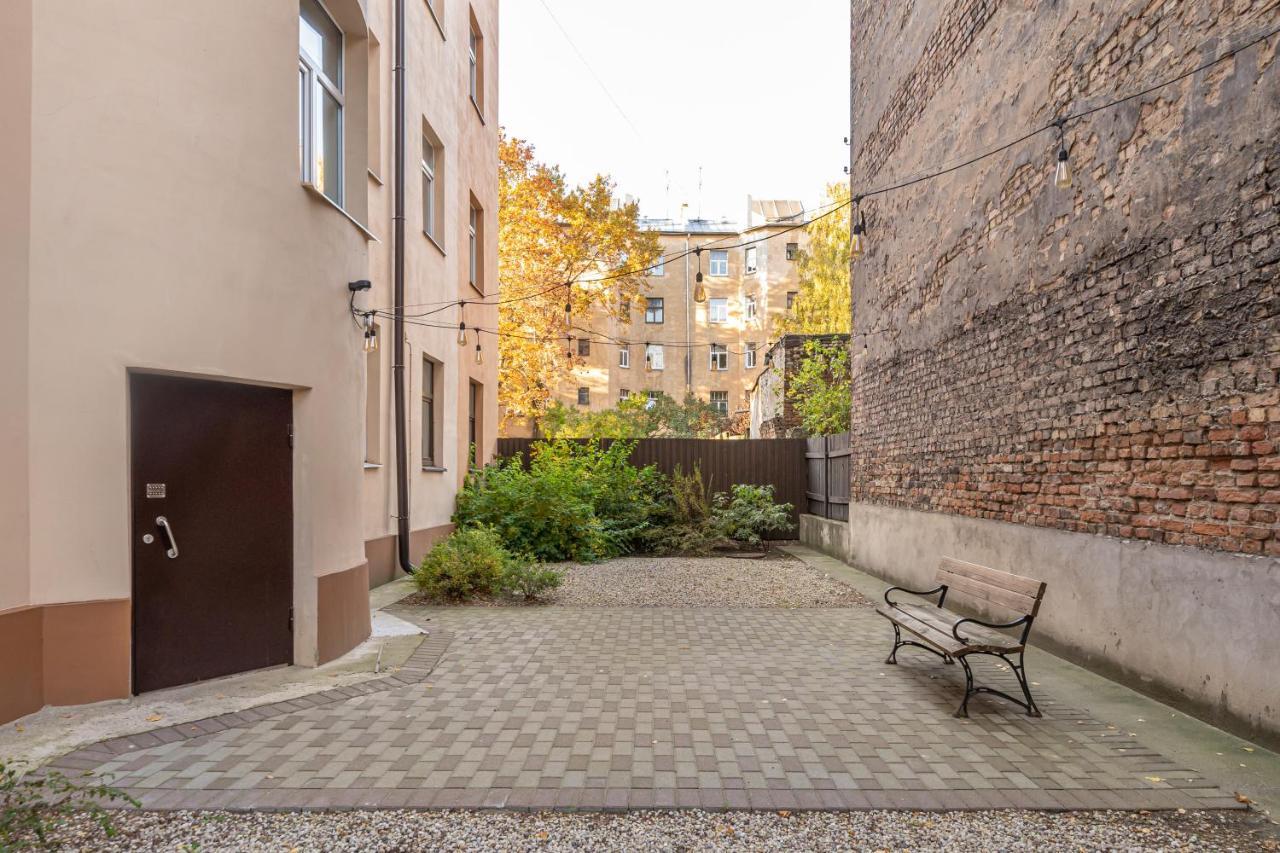 Stylish Latvian Classic 1-Bedroom Apartment Near City Center, Parks & Public Transport Links Рига Экстерьер фото